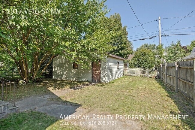 Building Photo - 1017 Veto St NW