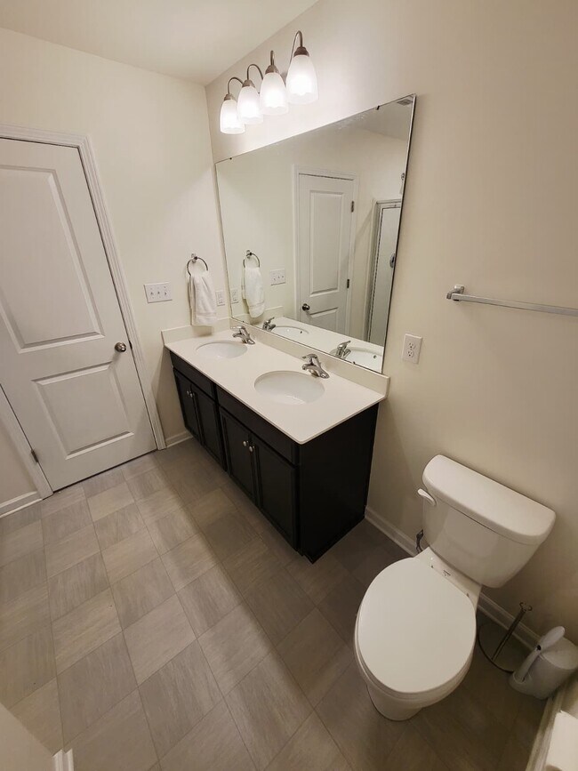 Building Photo - 597 Bloomover St