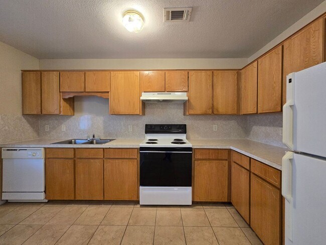 Building Photo - PRICE REDUCTION - AVAILABLE NOW!