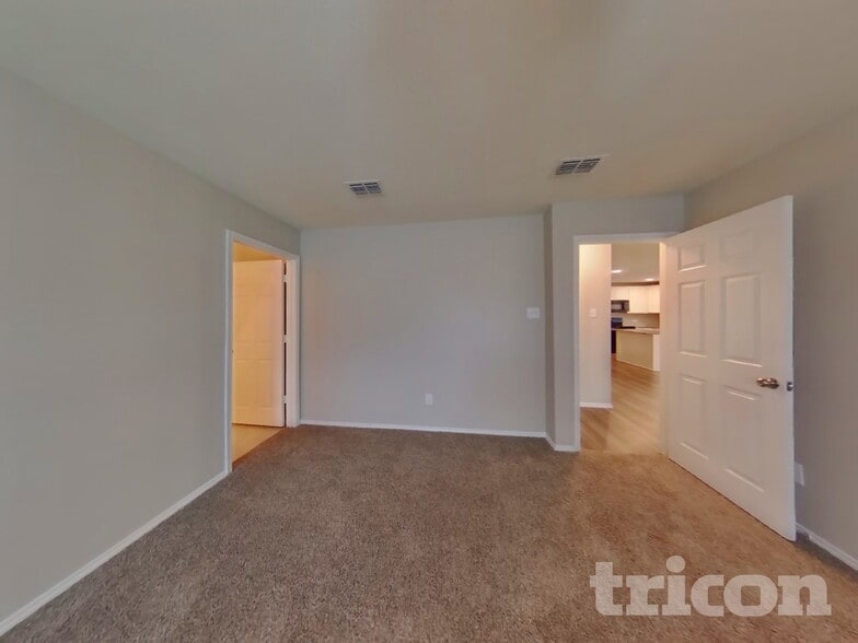 Building Photo - 1023 Spofford Dr