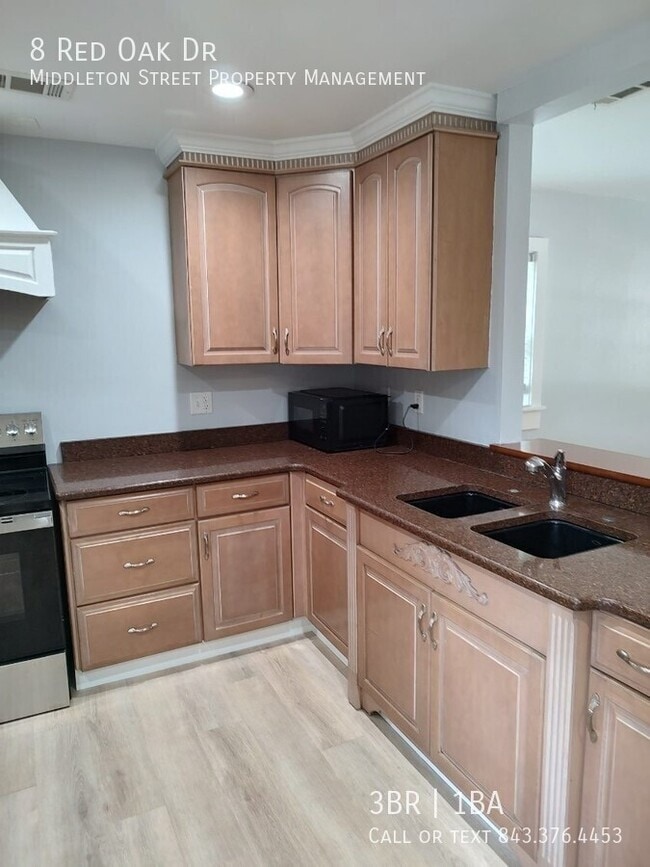 Building Photo - 8 Red Oak Dr