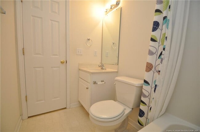 Building Photo - 416 Oak Pine Dr