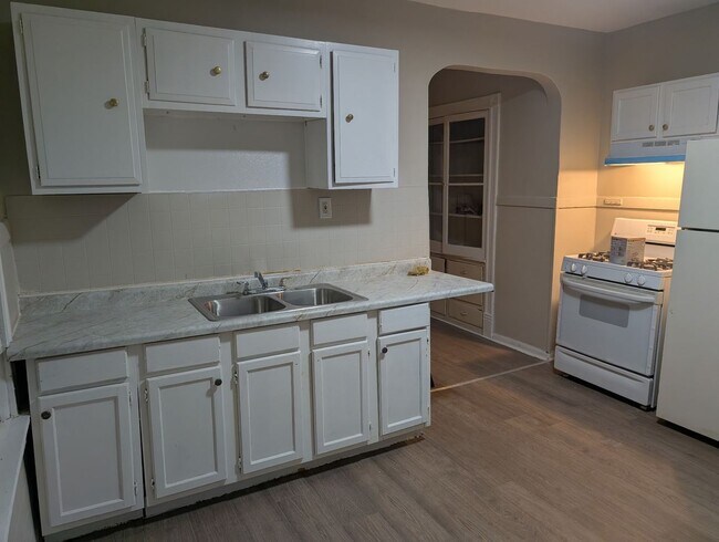 Primary Photo - 2904-2906-2906 N 27th St