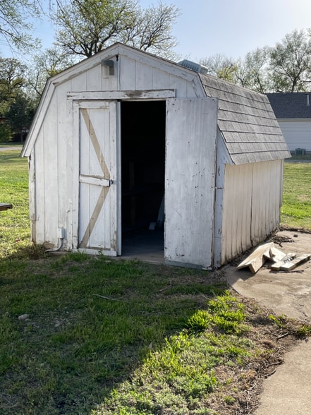 Building Photo - 1717 E North St