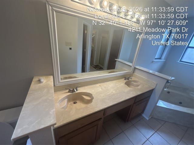 Building Photo - 4211 Meadow Park Dr