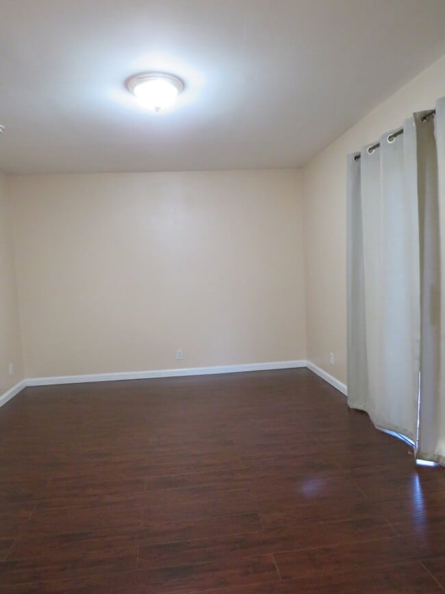 Building Photo - 2230 S Hickory St