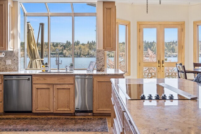 Building Photo - 6408 E Mercer Way