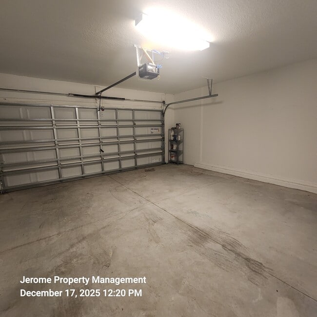 Building Photo - 2546 Leonia Ln