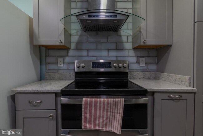 Building Photo - 14624 Monmouth Dr