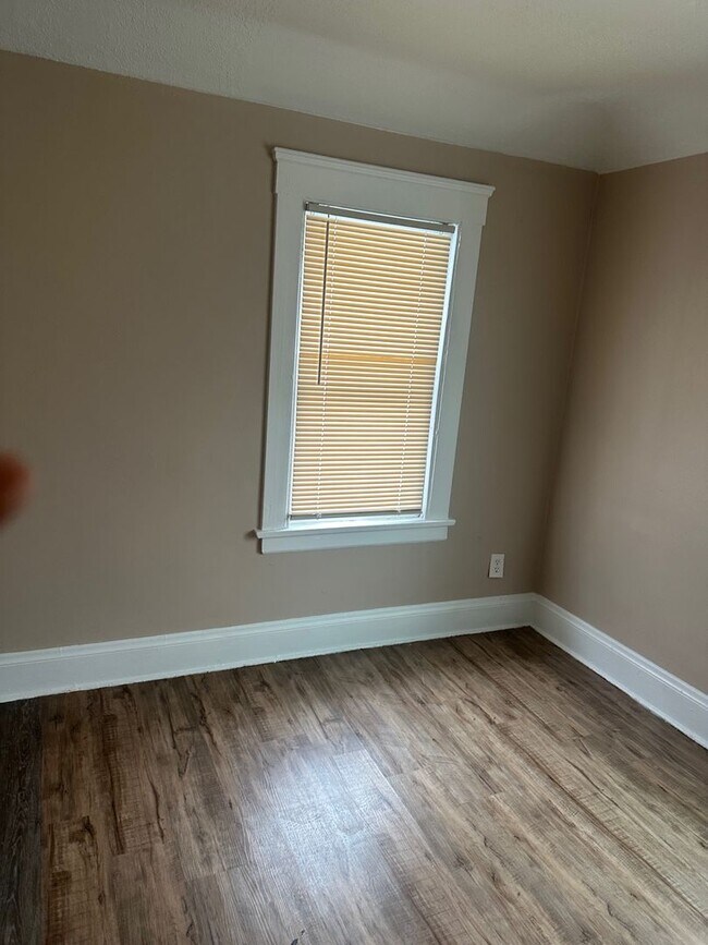 Building Photo - Nice Three Bedroom home