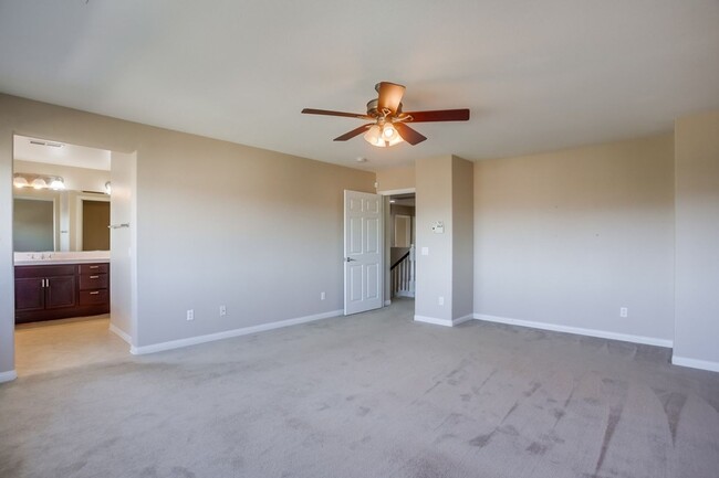 Building Photo - Spacious Rosemont 4-bedroom with Loft, and...