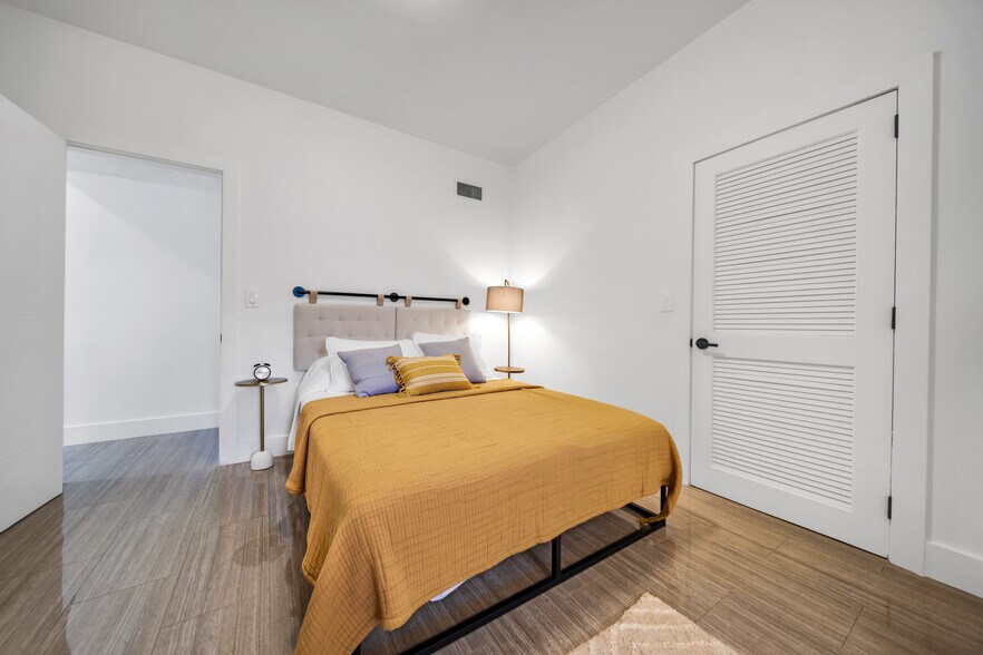 Building Photo - 1800 SW 5th Ave