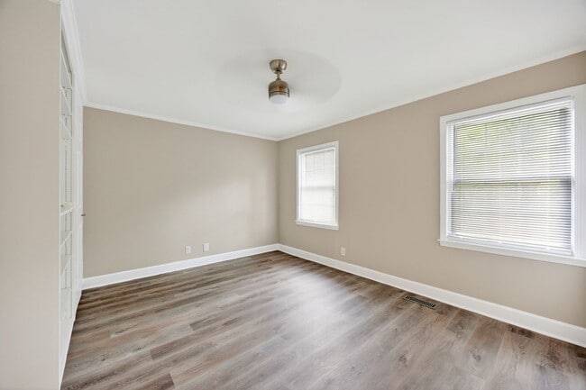Building Photo - Two bedroom townhome in prime location!