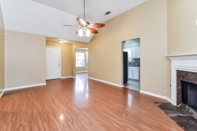 Building Photo - 1653 Dexter Ln