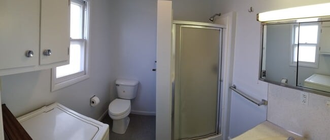 Building Photo - 429 E Pine St