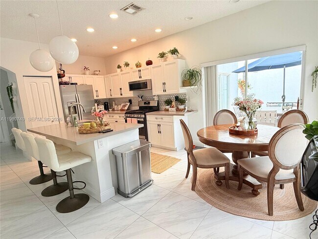 Building Photo - 4021 SW 153rd Ave