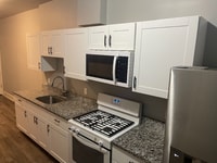 Building Photo - 1042 Pear St