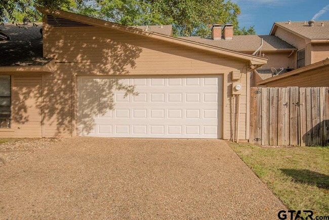 Building Photo - 5903 Hollytree Dr