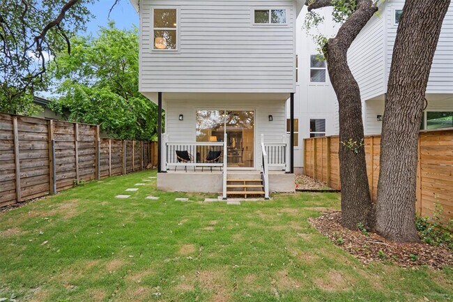 Building Photo - 1208 W Oltorf St
