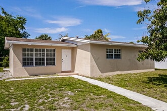 Building Photo - 1107 NW 15th Ct