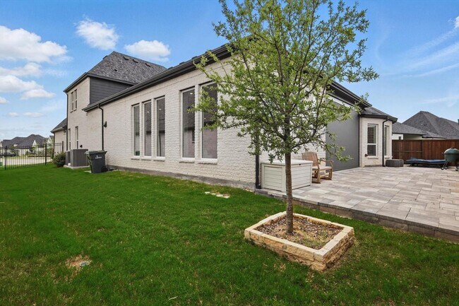Building Photo - 330 Peach Pt Rd