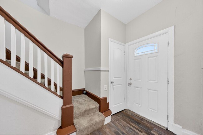 Building Photo - SECTION 8 WELCOME – 3BR Home with Covered Front Porch | $1,700