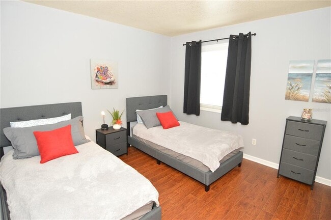 Building Photo - 3837 Pompano Dr SE