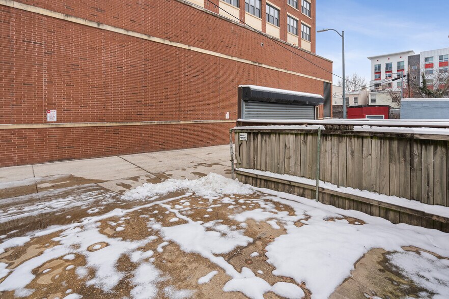 Building Photo - 810 4th St NE
