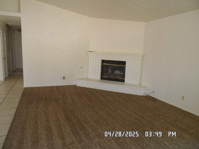 Building Photo - 3 Bedrooms, 2 Bathroom, Large Fully Fenced...