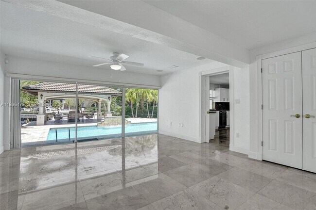 Building Photo - 13015 Biscayne Island Terrace