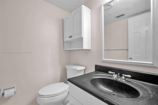 Building Photo - 250 E Royal Palm Rd