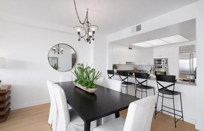 Building Photo - 2-Bedroom, 2-Bathroom Home in Prime Long B...