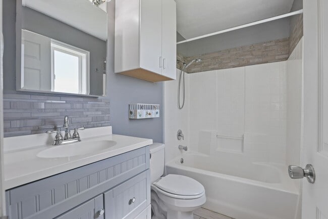 Building Photo - 5 Bed 3 Bath Home in Rigby