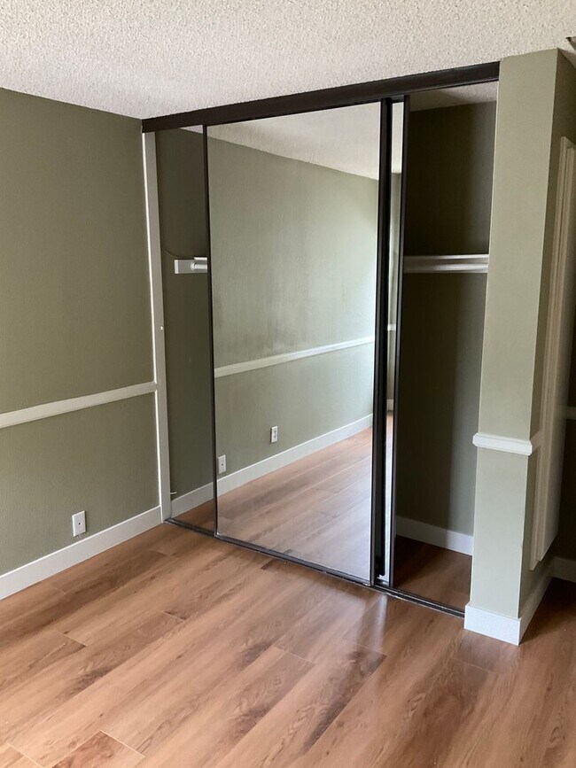Building Photo - FOR LEASE 3 BEDROOM 2.5 BATH 2 Story Condo...