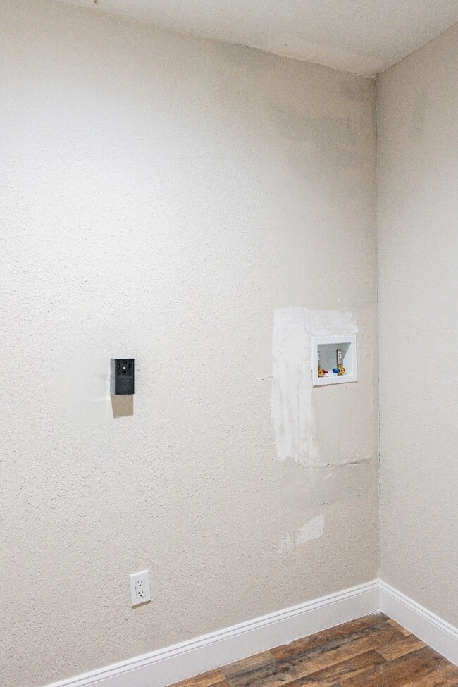 Building Photo - 129 W Church St