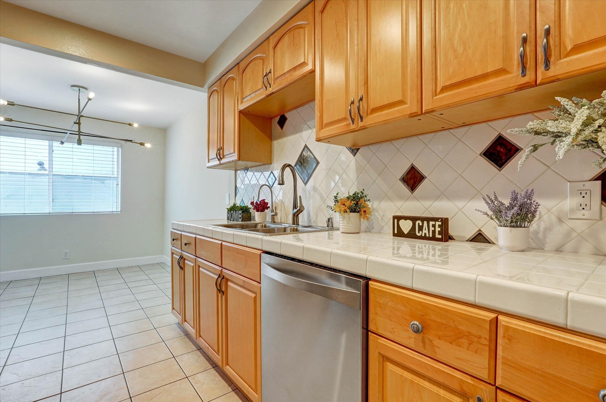 Kitchen - 4637 Willis Ave
