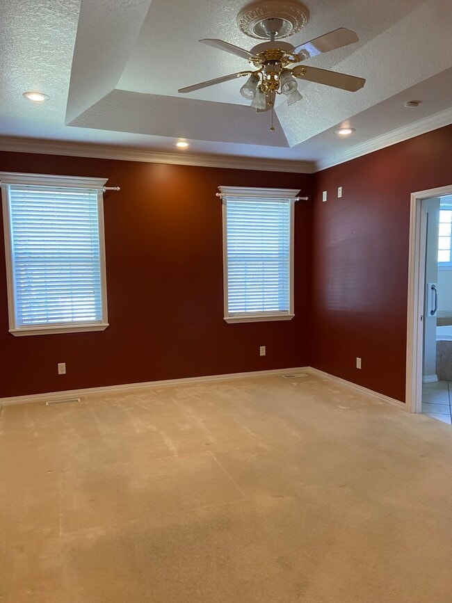 Building Photo - Beautiful Custom 3 bedroom, 2.5 bath home for lease in Poplar Bluff