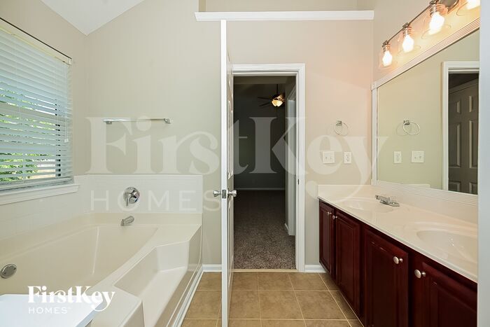 Building Photo - 2537 Shropshire Pl