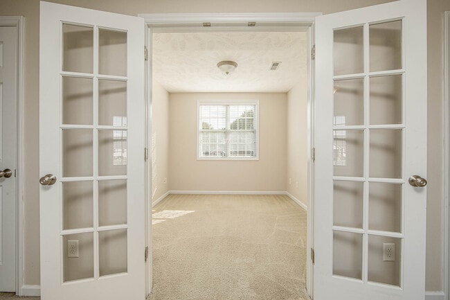 Building Photo - 355 Lockwood Dr