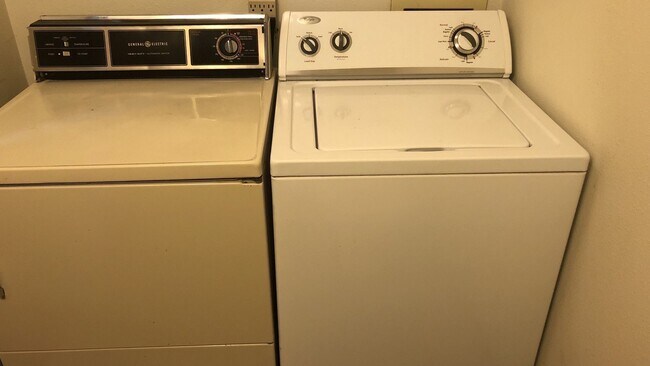 Building Photo - 2005 NE Terre View Dr