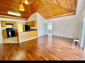 Building Photo - 12780 Westview Dr