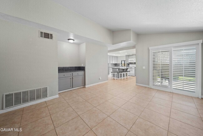 Building Photo - 43007 Pearlwood Dr