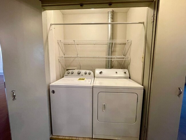 Building Photo - 105 W Hickory St