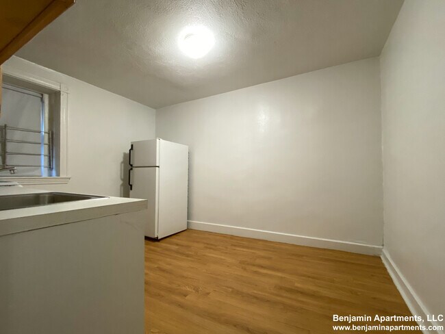 Building Photo - 1589 Beacon St