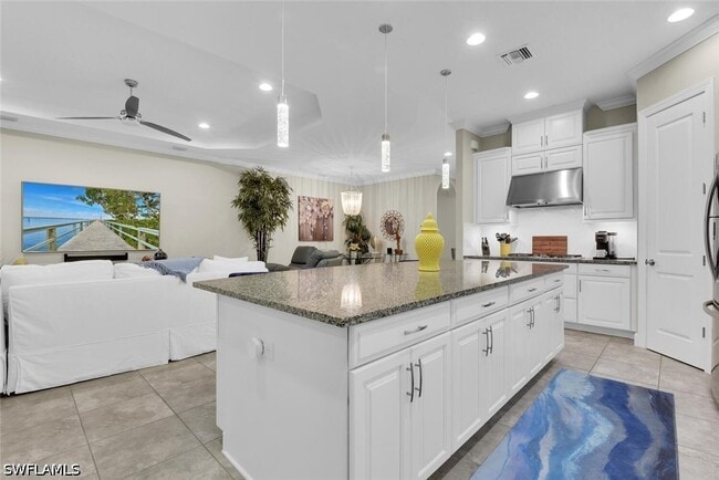 Building Photo - 9630 Campanile Cir