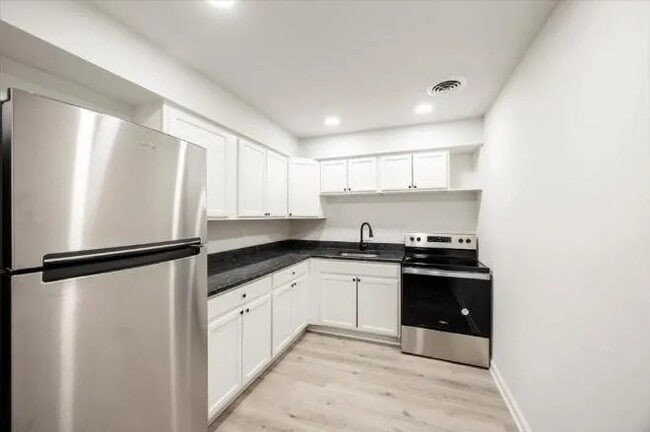 Building Photo - 2310 Ewing Ave