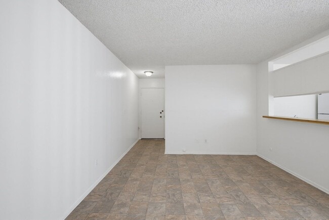 Building Photo - 6907 Whitsett Ave
