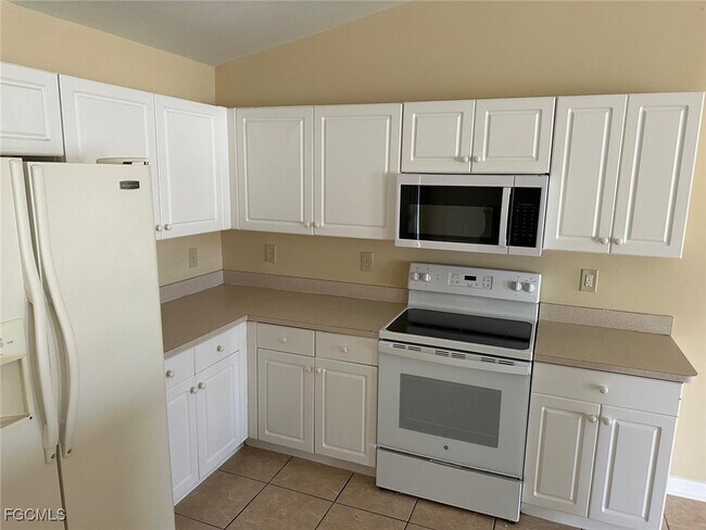 Building Photo - 1401 N Gator Cir