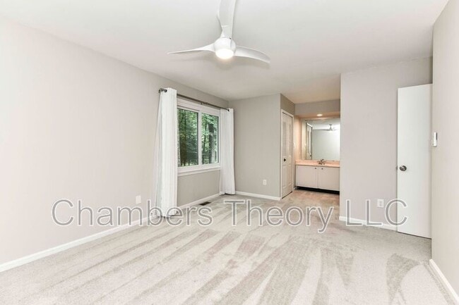 Building Photo - 12231 Westwood Hills Dr