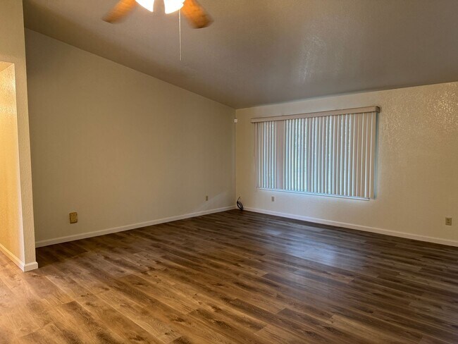 Building Photo - Large Three Bed, Two Bath Home in Stonewood Estates